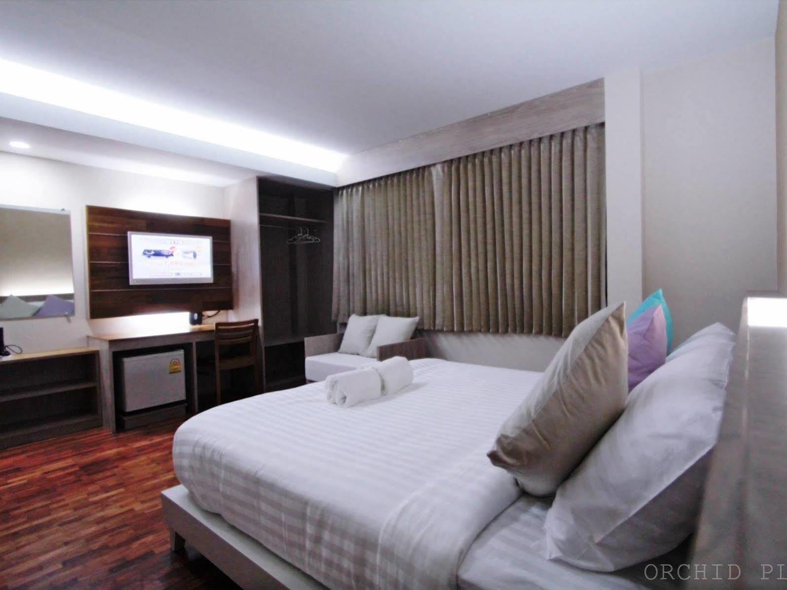 Orchid Place Hotel Phichit Esterno foto